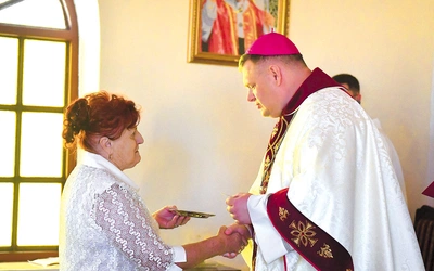 	Klucze od kościoła biskupowi przekazała Krystyna Owczarek.