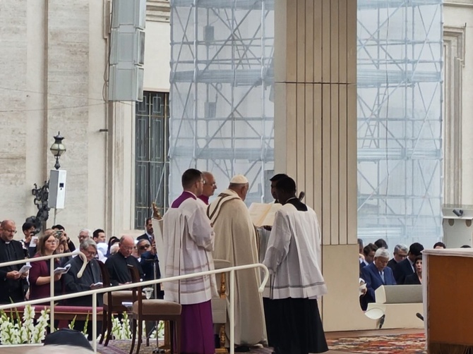 Rozpoczęcie synodu okiem uczestnika