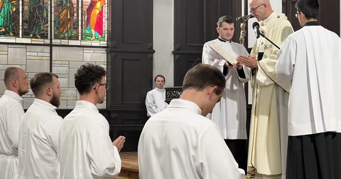 Abp Galbas do alumnów: Pragnijmy być choć trochę jak aniołowie