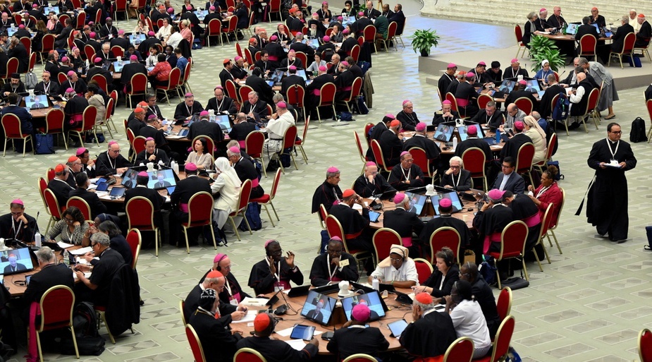 Synod obraduje w grupach językowych: fundament Kościoła synodalnego