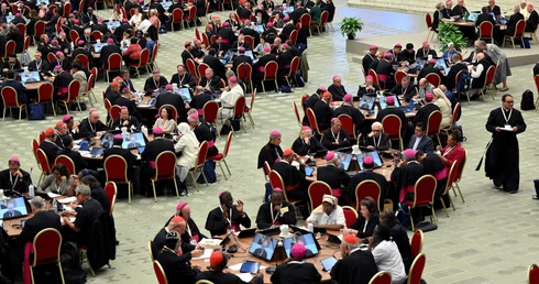 Synod obraduje w grupach językowych: fundament Kościoła synodalnego