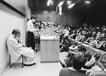 Komunistyczne służby aktywnie interesowały się księdzem Popiełuszką od kwietnia 1982 roku.