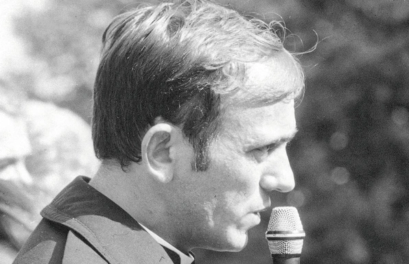 „Tak trudno dziś zachować godność człowieka, gdy człowiek jest poniewierany, gdy staje się narzędziem pracy. Musimy być silni z Tobą, Jezu Chryste, aby nie dać się zgnieść – tym, którzy chcą budować naszą ojczyznę na tym, co ziemskie, na tym, co przemijające” – mówił do uczestników pierwszej Pielgrzymki Ludzi Pracy na Jasną Górę ks. Jerzy. Dziś te słowa znów nabierają aktualności.