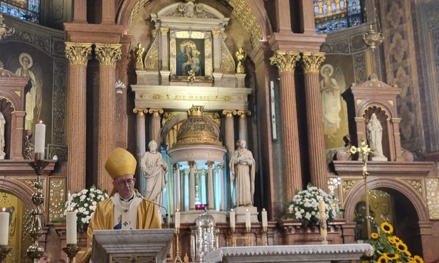 Abp Adrian Galbas do nauczycieli: Wychowywać, czyli wydobywać