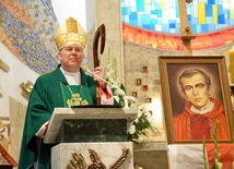 Bp Turzyński: Ks. Popiełuszko pokazuje, że każdy może czynić dobro
