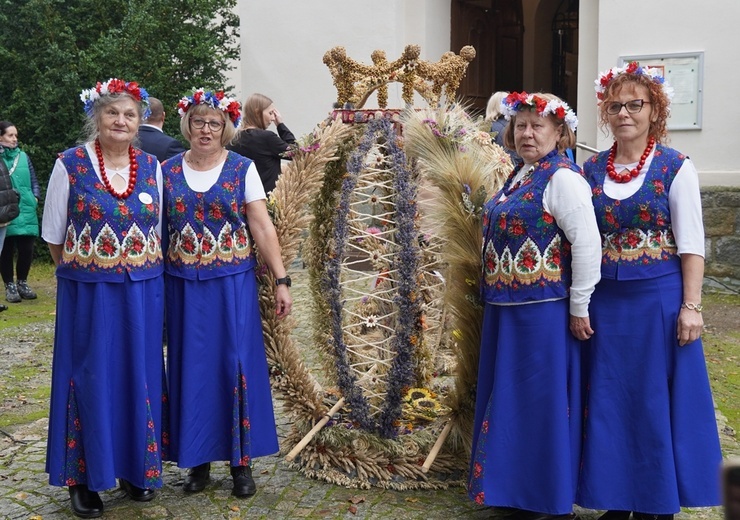 W sanktuarium NMP Różańcowej z Kresów w Nowolesiu