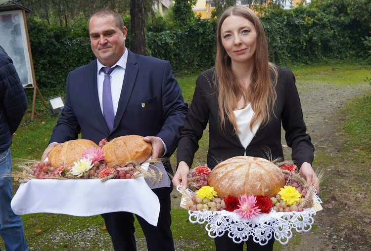 W sanktuarium NMP Różańcowej z Kresów w Nowolesiu