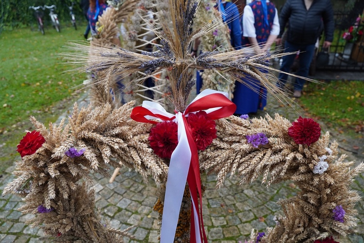 W sanktuarium NMP Różańcowej z Kresów w Nowolesiu