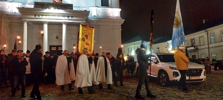 Procesja różańcowa ulicami Chełma