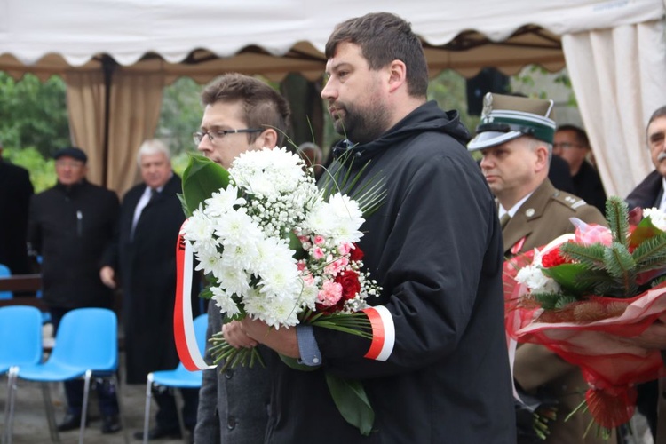 Uroczystości przy Pomniku Ofiar Ludobójstwa na Kresach Wschodnich w zielonogórskiej Łężycy