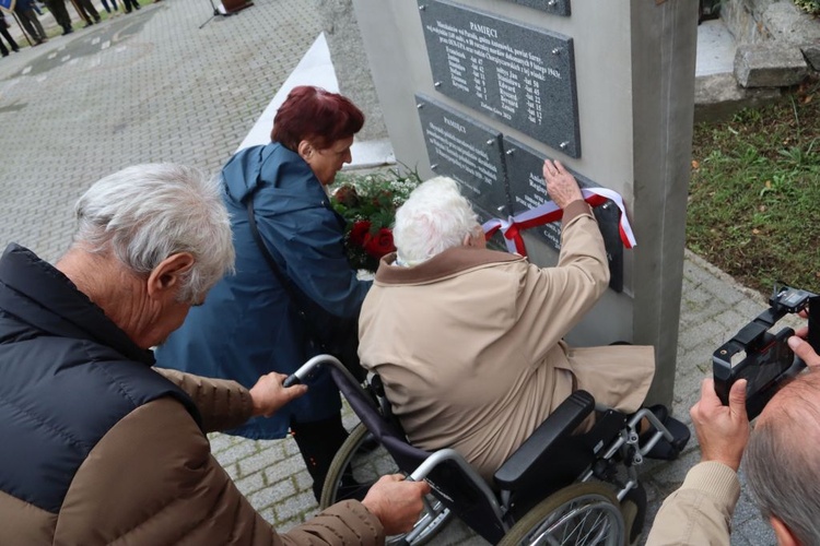 Uroczystości przy Pomniku Ofiar Ludobójstwa na Kresach Wschodnich w zielonogórskiej Łężycy