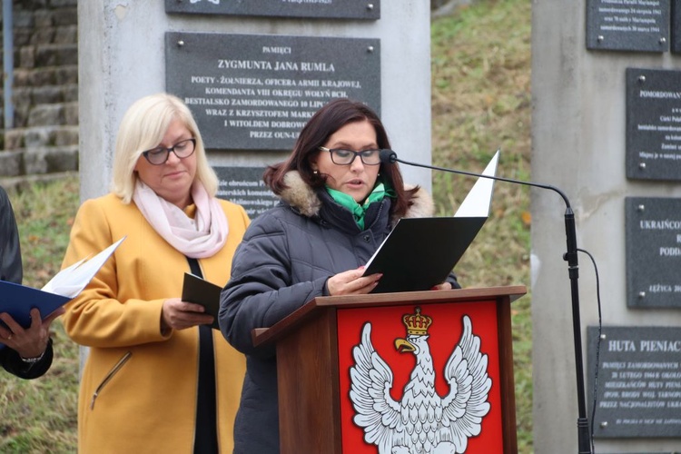 Uroczystości przy Pomniku Ofiar Ludobójstwa na Kresach Wschodnich w zielonogórskiej Łężycy