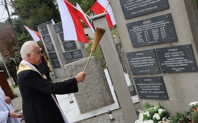 Uroczystości przy Pomniku Ofiar Ludobójstwa na Kresach Wschodnich w zielonogórskiej Łężycy