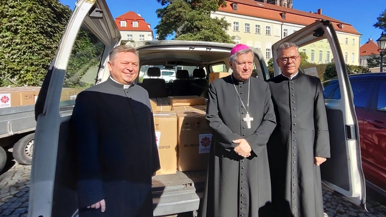 Kościół wrocławski ciągle pomaga powodzianom. Wierni zebrali ogromną sumę pieniędzy