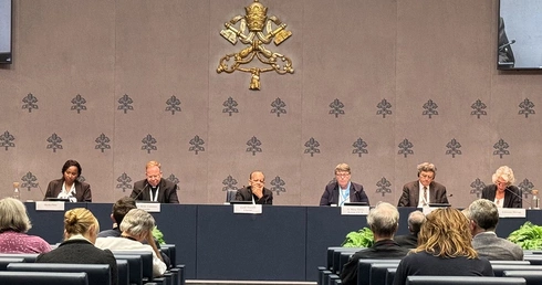 Briefing po pierwszym tygodniu synodu: czy w Kościele umiemy już słuchać siebie nawzajem?