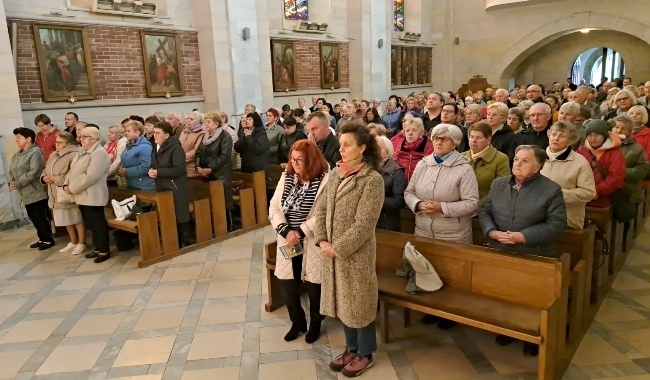 Pielgrzymka czcicieli Matki Bożej Różańcowej do Czarnej