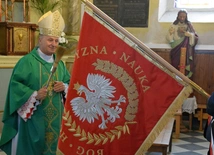 Szkoła w Ciepłej ma swój sztandar