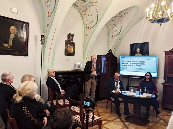 „Skazani na obojętność? Polacy i Niemcy wiedzą coraz mniej o sobie”, czyli dyskusja o duchowych relacjach naszych narodów