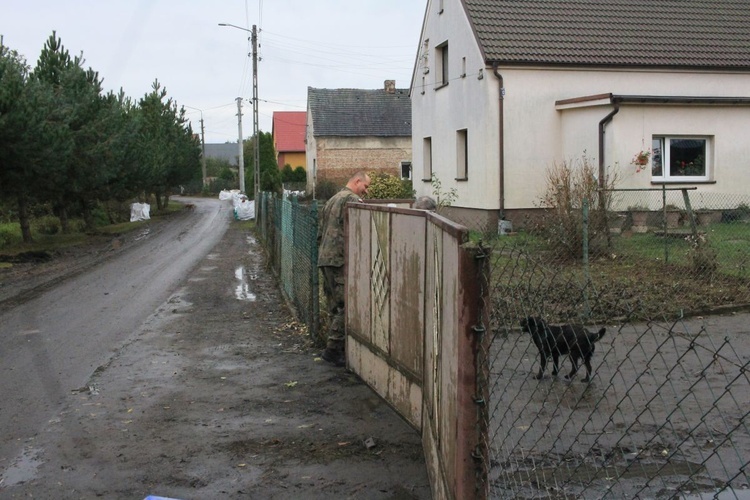 Wronów (parafia Skorogoszcz) prawie cztery tygodnie po powodzi