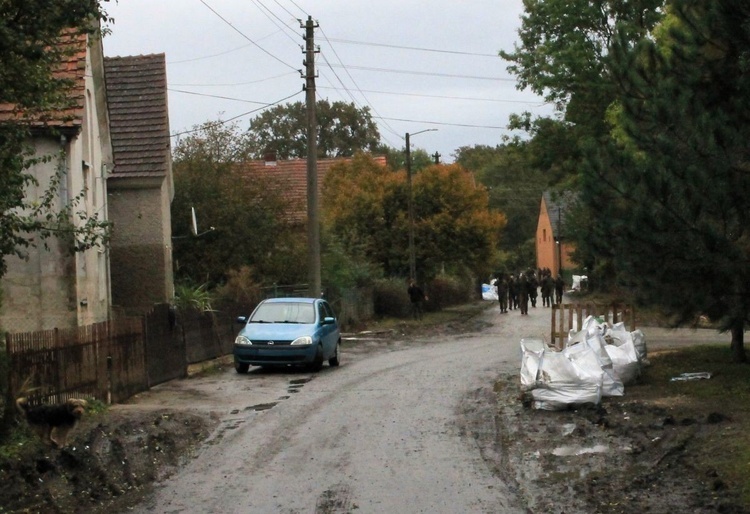 Wronów (parafia Skorogoszcz) prawie cztery tygodnie po powodzi