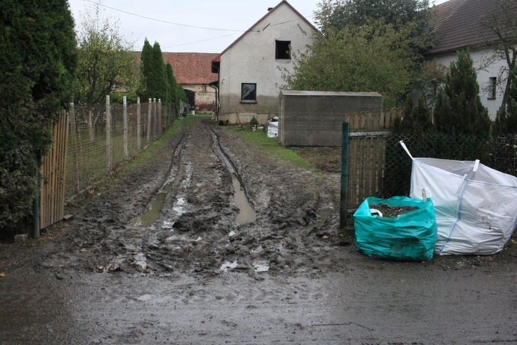 Wronów (parafia Skorogoszcz) prawie cztery tygodnie po powodzi