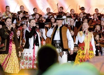 Na scenie zagrała i zaśpiewała Mała Armia Janosika.
