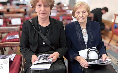 Helena Dudzik (po prawej) i Hanna Kucharczyk 1 października w Belwederze podczas uroczystości wręczenia not identyfikacyjnych rodzinom ofiar komunistycznego aparatu terroru.