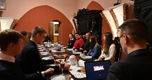 Młodzi spotkali się z metropolitą gdańskim