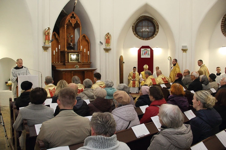 Konsekracjia ołtarza w kościele św. Jerzego w Słupsku - cz. 1