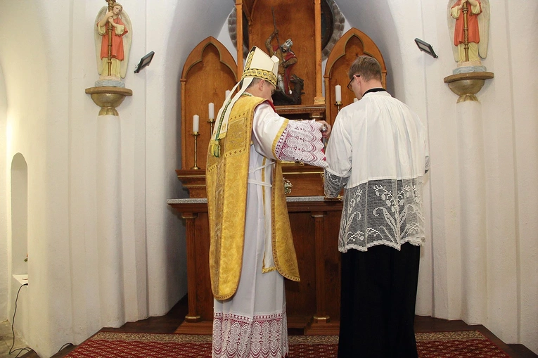 Konsekracjia ołtarza w kościele św. Jerzego w Słupsku - cz. 1
