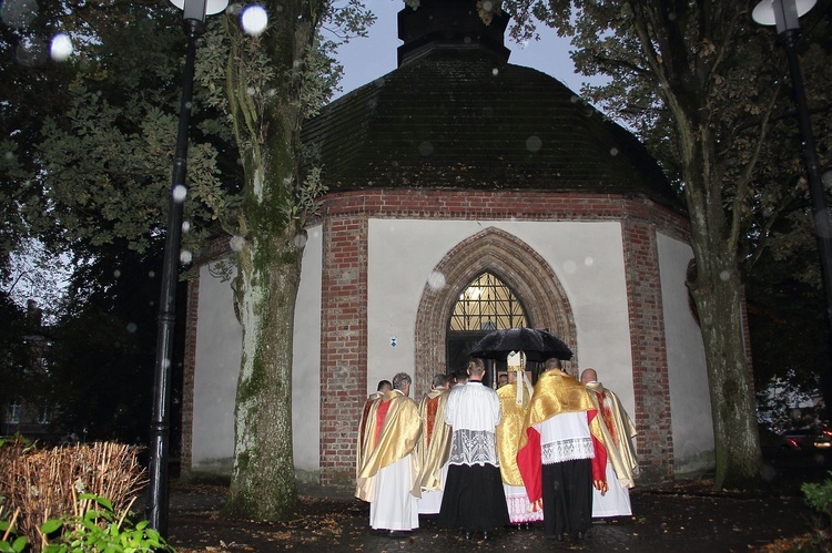 Konsekracji ołtarza w kościele św. Jerzego w Słupsku cz.1