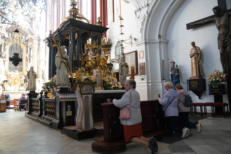 Pielgrzymka kobiet do grobu św. Jadwigi Śląskiej