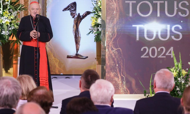 Kard. Kazimierz Nycz podczas gali wręczenia Nagrody Totus