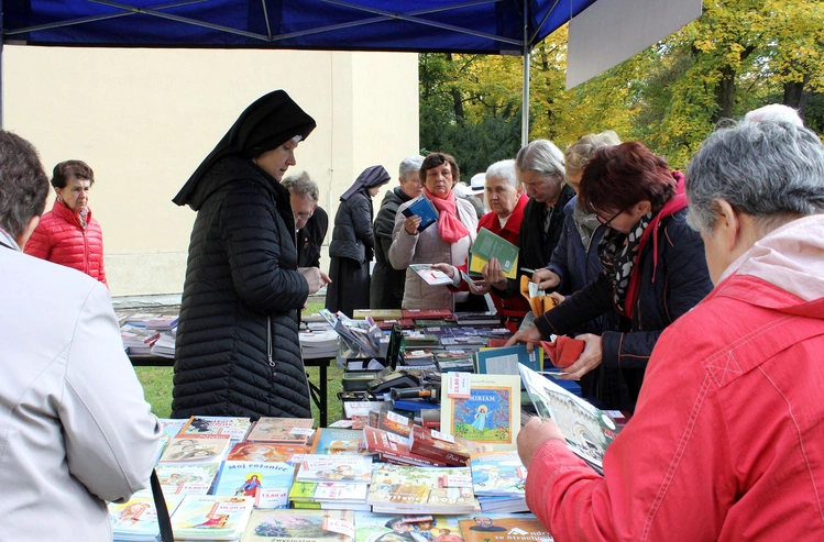 Nie ustawajcie w tej modlitwie, bo świat jej potrzebuje