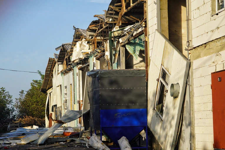 Zniszczenia po rosyjskim ostrzale w okolicach Odessy