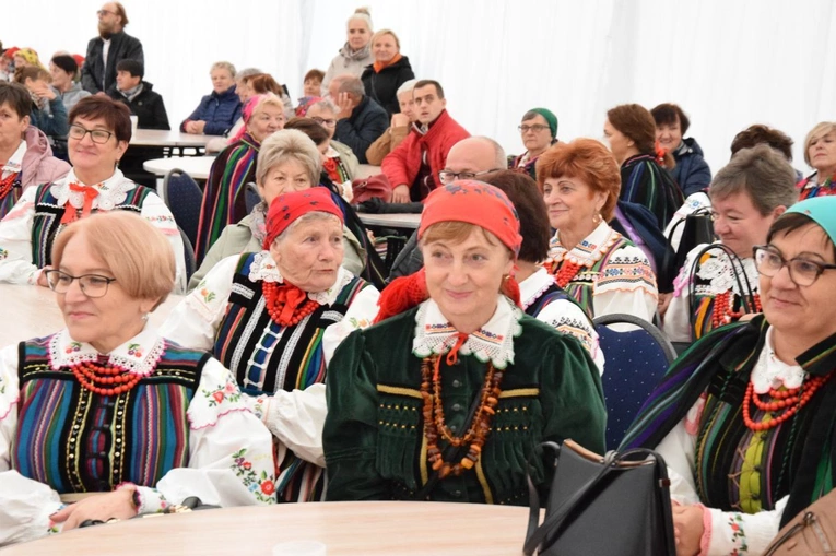 Członkowie KGW i sołtysi u Matki Miłosierdzia