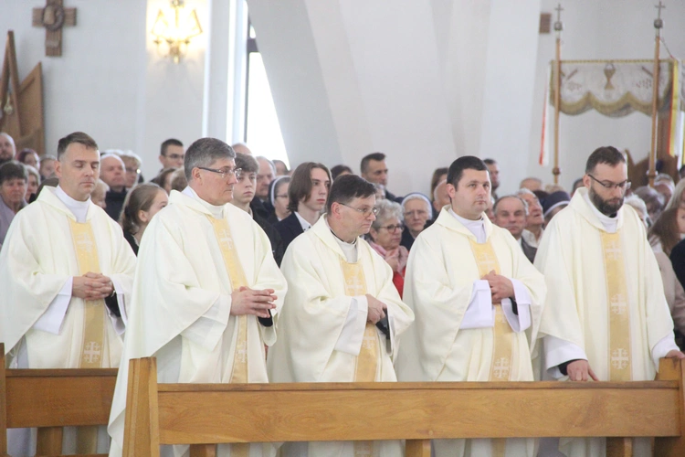 Dębica. Msza św. na rozpoczęcie Marszu dla Życia i Rodziny