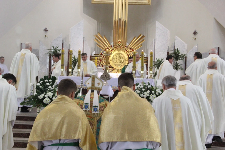 Dębica. Msza św. na rozpoczęcie Marszu dla Życia i Rodziny