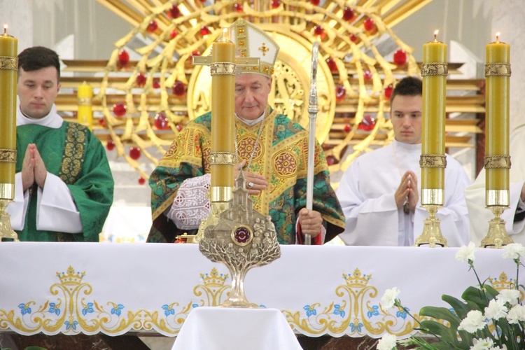 Dębica. Msza św. na rozpoczęcie Marszu dla Życia i Rodziny