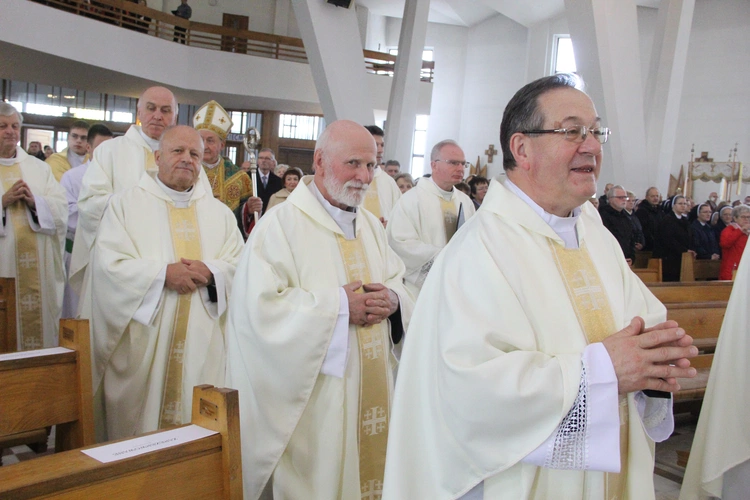 Dębica. Msza św. na rozpoczęcie Marszu dla Życia i Rodziny