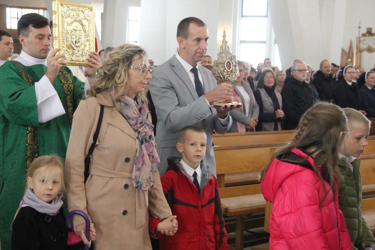 Dębica. Msza św. na rozpoczęcie Marszu dla Życia i Rodziny