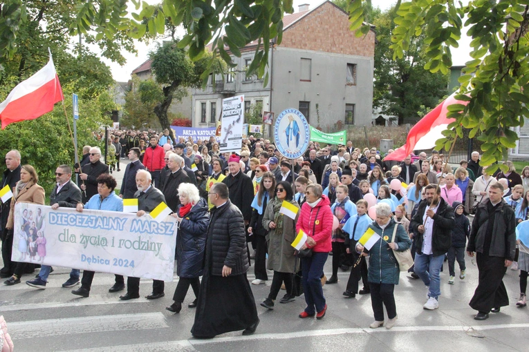 Dębica. Diecezjalny Marsz dla Życia i Rodziny 2024