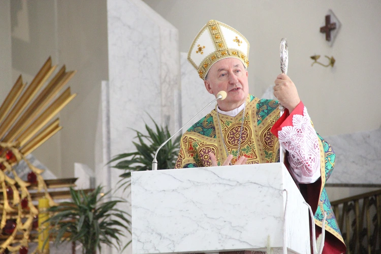 Ulicami Dębicy przeszedł Diecezjalny Marsz dla Życia i Rodziny
