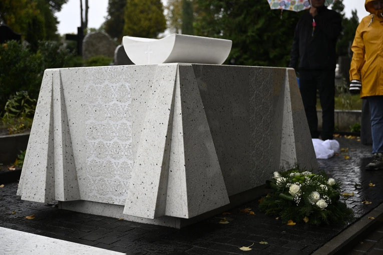 Pomnik i grobowiec dzieci utraconych w Darłowie