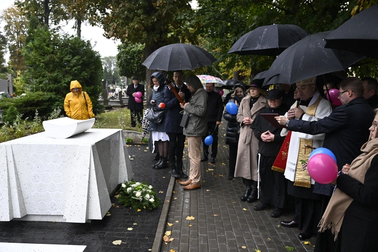 Pomnik i grobowiec dzieci utraconych w Darłowie