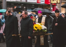 Służył, cierpiał, kochał i błogosławił