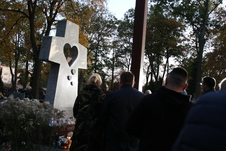 Płock. Pogrzeb dzieci nienarodzonych