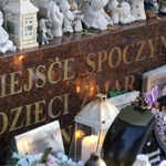 Płock. Pogrzeb dzieci nienarodzonych