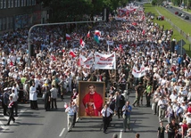 „Zło dobrem zwyciężaj”. Jak ksiądz Jerzy zmienił Polskę