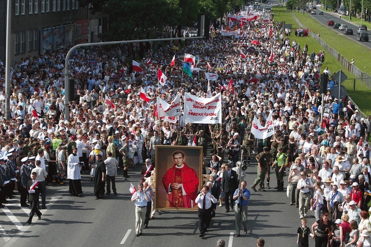 „Zło dobrem zwyciężaj”. Jak ksiądz Jerzy zmienił Polskę